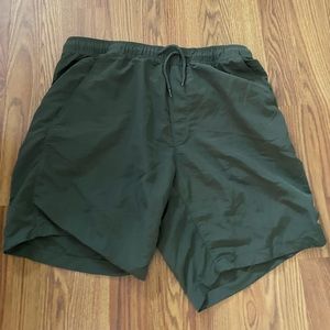 Men’s athletic shorts M